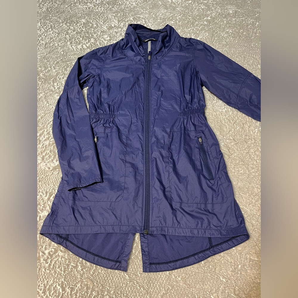 The North Face Women's Nueva Trench. Small